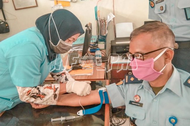 Suntik Vit. C Perkuat Imun Petugas Lapas Kelas IIA Tangerang
