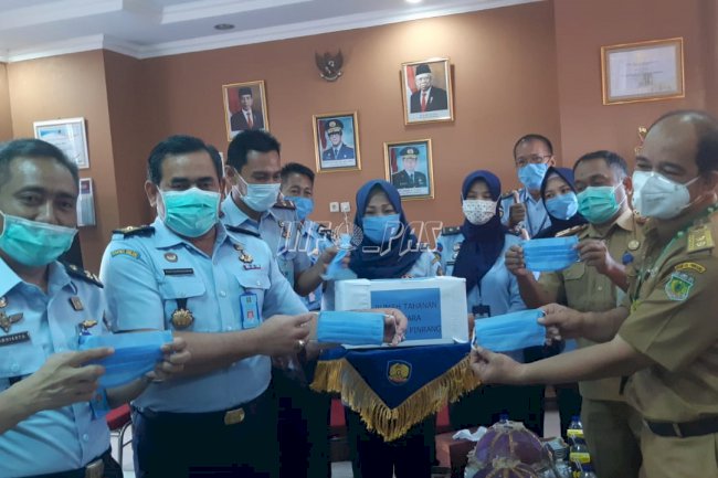 Rutan Pinrang Salurkan 200 Masker Kepada RSU Lasinrang