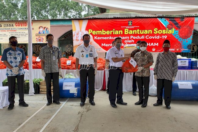 Plt. Dirjen PAS Serahkan Bantuan APD & Ketahanan Pangan Untuk Warga Tangerang