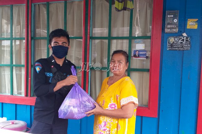 Regu Jaga 3 Lapas Palangka Raya Bagi-Bagi Sembako
