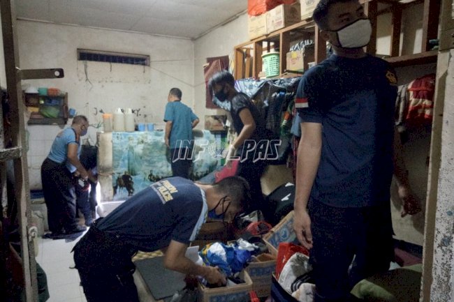 Satops Patnal Lapas Muara Teweh Razia Kamar WBP
