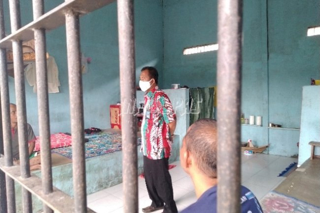 Pastikan Aman, Kalapas Sukamara Pantau Aktivitas WBP