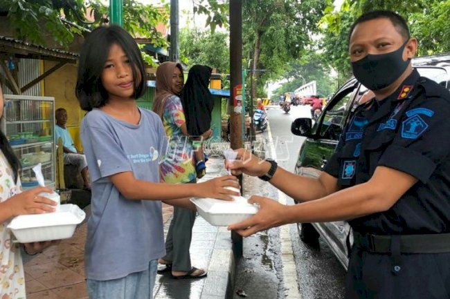 Rutan Bantaeng Berbagi Takjil Untuk Warga Kurang Mampu