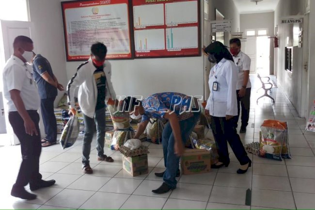 Bapas Pangkalan Bun Salurkan Sembako Untuk WBP Asimilasi di Rumah