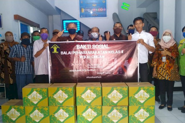 Bapas Pekalongan Bagikan Bingkisan Lebaran Untuk Klien 