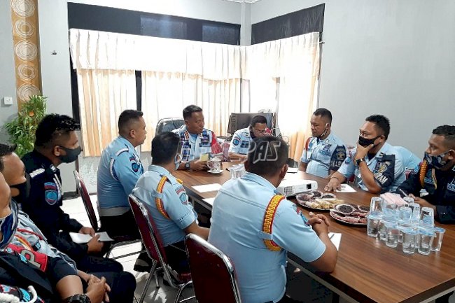 Kalapas Ambon Minta Jajaran Pengamanan Samakan Presepsi