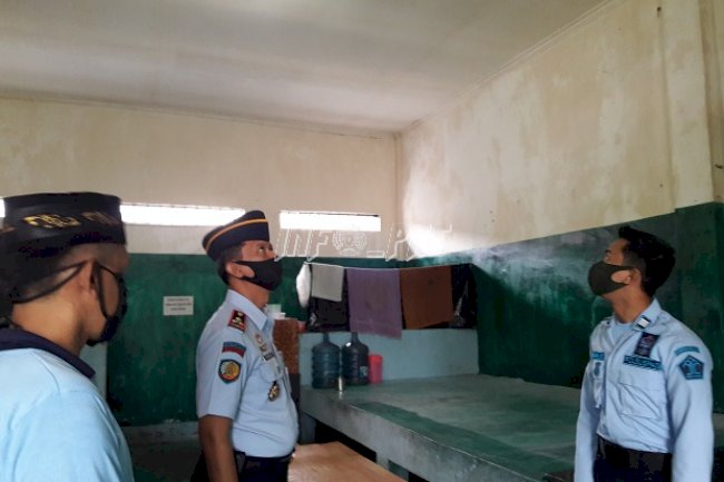 Hari Pertama Tugas, Kalapas Palangka Raya Cek Kamar Hunian WBP