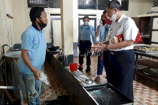 Kalapas Palangka Raya Pantau Kegiatan Dapur Lapas