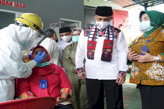 Petugas Rutan Jakarta Timur Jalani Tes Swab