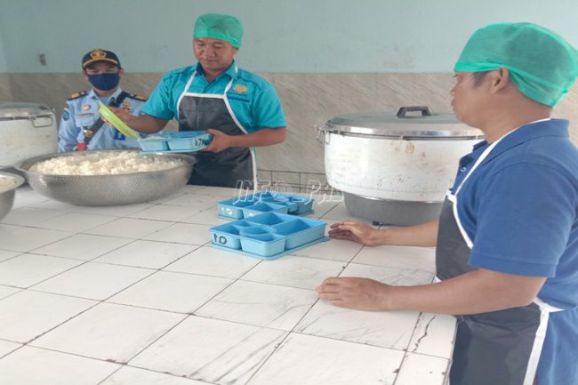Lapas Muara Teweh Pantau Proses Pengolahan Makanan WBP