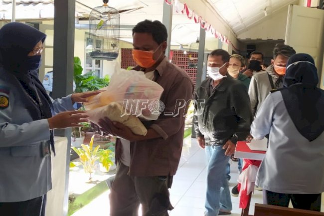 Kerja Sama dengan Dinsos, Kanwil DIY dan Bapas Yogyakarta Bagikan Sembako 