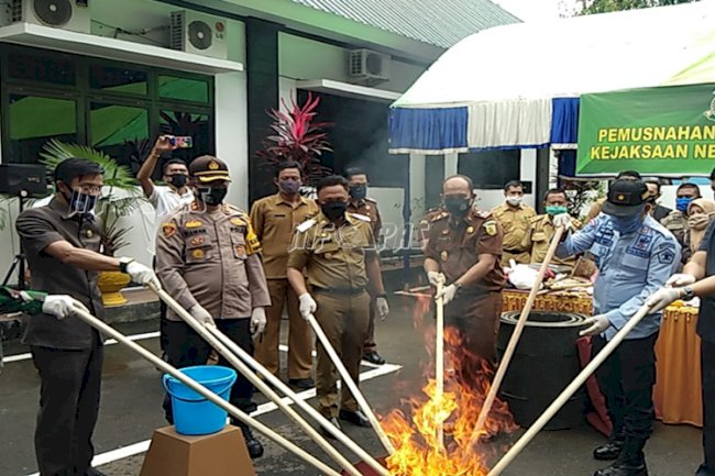 Karutan Bantaeng Hadiri Pemusnahan Barang Bukti di Kejari Bantaeng