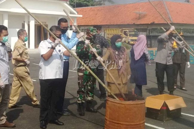 Ka. KPR Rutan Batang Hadiri Pemusnahan Barang Bukti Kejahatan