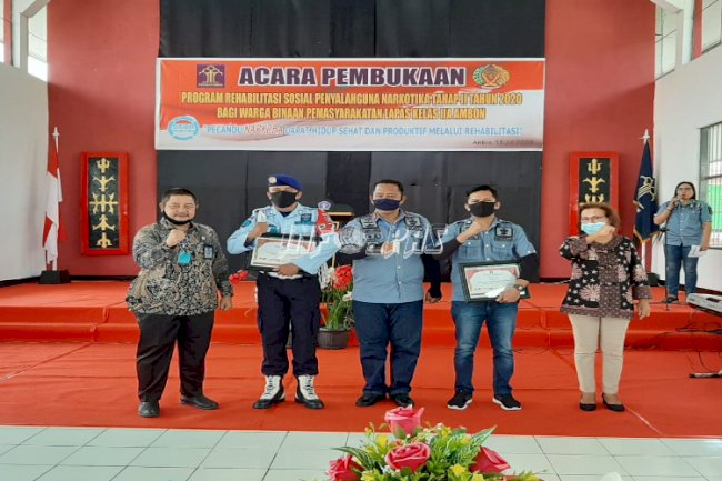 2 Petugas Lapas Ambon Raih Penghargaan Petugas Teladan 