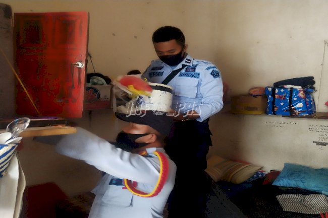 Petugas Rutan Ambon Geledah Kamar Hunian WBP