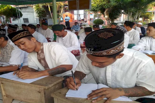 WBP Bertato Ajari Rekannya Bahasa Arab
