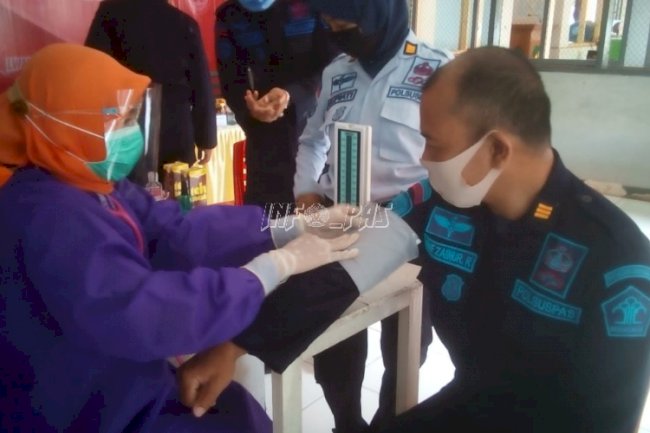 Jajaran Rutan Bantaeng Ikuti Pemeriksaan Gula Darah dan Kolesterol