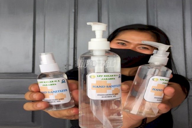 Tangkal COVID-19, WBP LPP Jakarta Buat Hand Sanitizer 