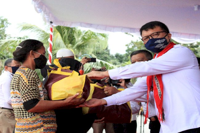 Keluarga WBP Rutan Ambon Terima Bantuan Sosial