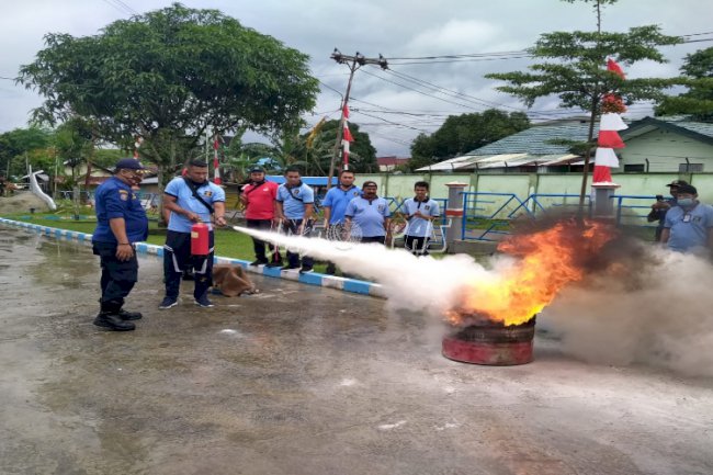 Gandeng Dinas Damkar Kota Ambon, Divisi PAS Maluku Gelar Simulasi & Pelatihan Damkar