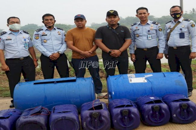 LPN Jakarta Serahkan 35.000 Bibit Lele untuk Lapas Terbuka Ciangir