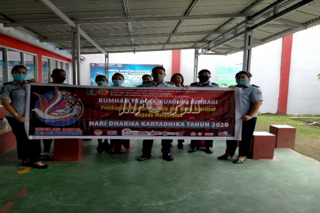 Rutan Manado Bagikan Masker & Hand Sanitizer kepada Masyarakat 