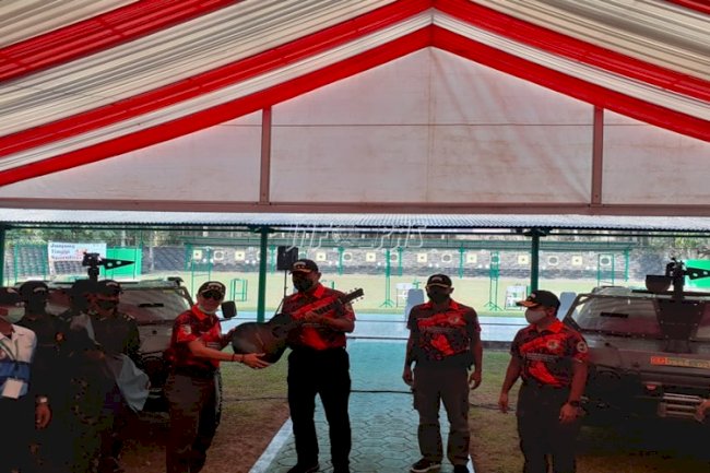 Menkumham Banggakan Gitar Produk Lapas Rangkasbitung ke Ketum Perbakin