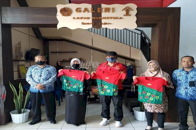 TK Negeri Idaman Banjarbaru Borong Sasirangan LPN Karang Intan