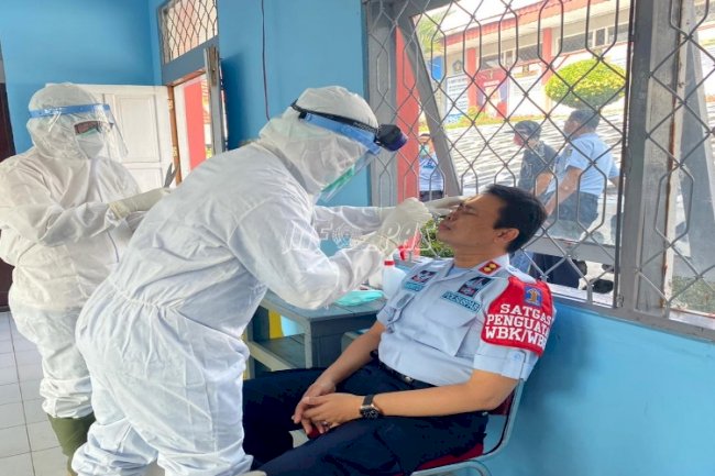 Petugas dan WBP Lapas Muara Teweh Jalani Swab Test dan Rapid Test