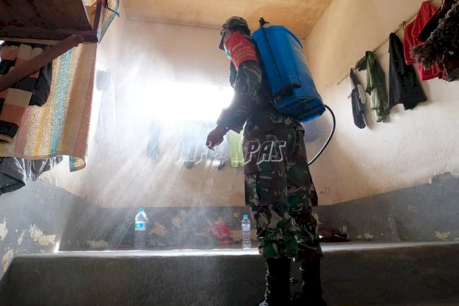 Seluruh Titik Rawan Lapas Sampit Disemprot Disinfektan