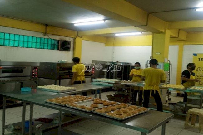 Terapkan Protokol Kesehatan, LPN Jakarta Tetap Produksi Roti Kayna