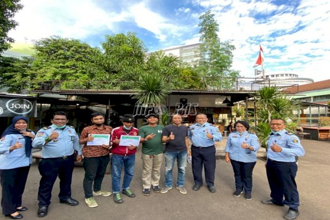 2 Klien Bapas Jakarta Pusat Terima Sertifikat Pelatihan Barista