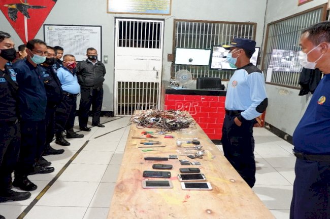 Razia Malam di Lapas Sampit, Ini Temuan Petugas