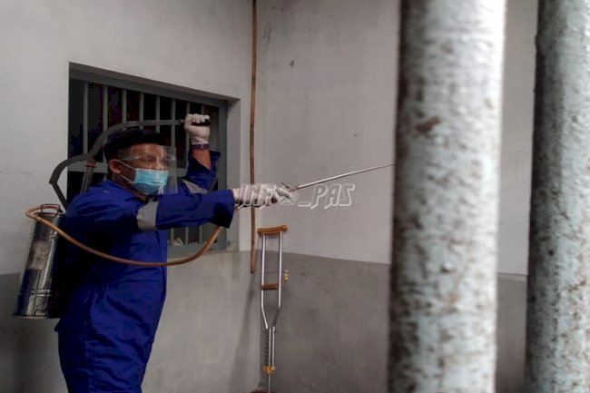 Cegah COVID-19, UPT Pemasyarakatan Disemprot Disinfektan