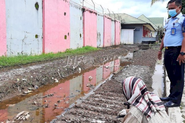 WBP Tanam Kangkung, Rutan Kuala Kapuas Bakal Pasok Kebutuhan Pasar