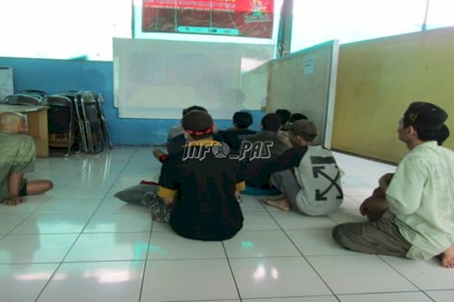 Usai Ujian, Siswa PKBM Lapas Cipinang Nonton Bareng 