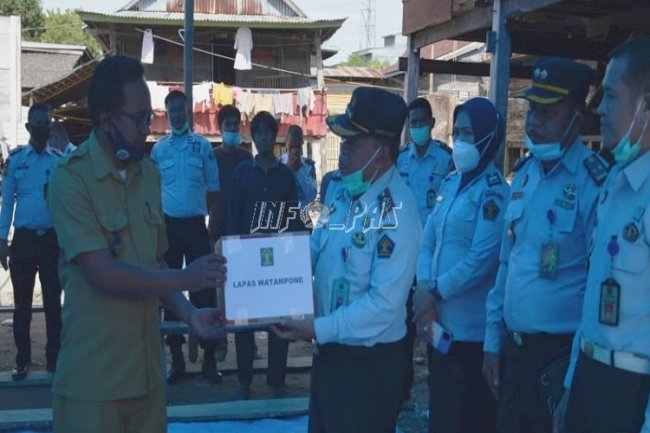 Lapas Watampone Salurkan Bantuan Untuk Korban Kebakaran 