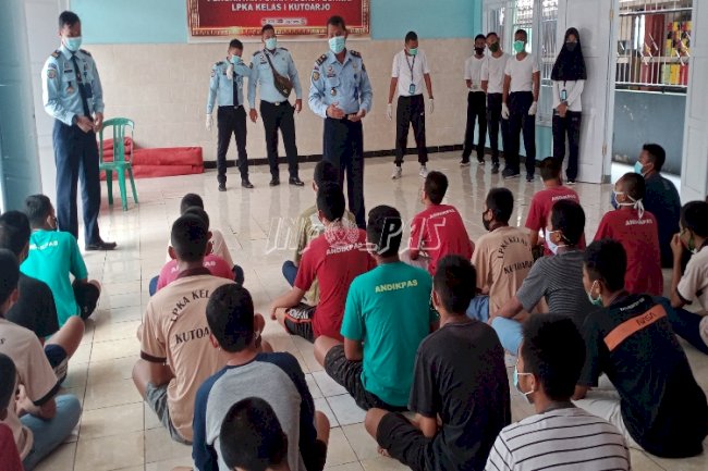 Razia Rutin Meminimalisir Masuknya Barang Terlarang ke LPKA Kutoarjo
