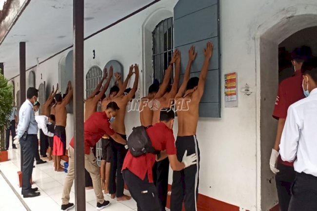 Jajaran Lapas Rangkasbitung Geledah Kamar Hunian WBP