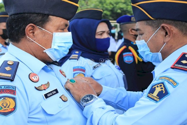 13 Petugas Rutan Ambon Raih Penghargaan Satyalancana Karya Satya