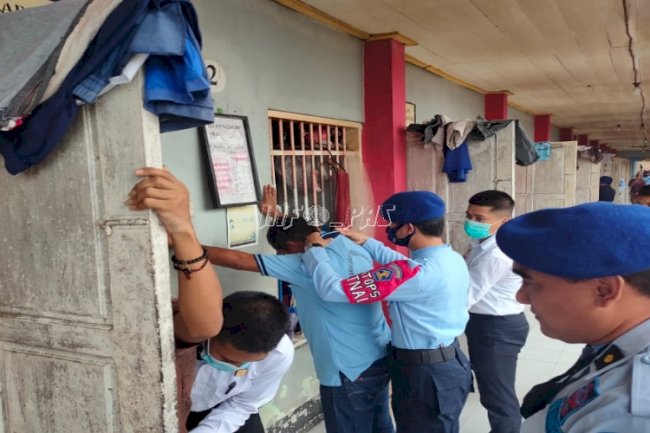 Satops Patnal Lapas & Bapas Muara Teweh Geledah Kamar WBP