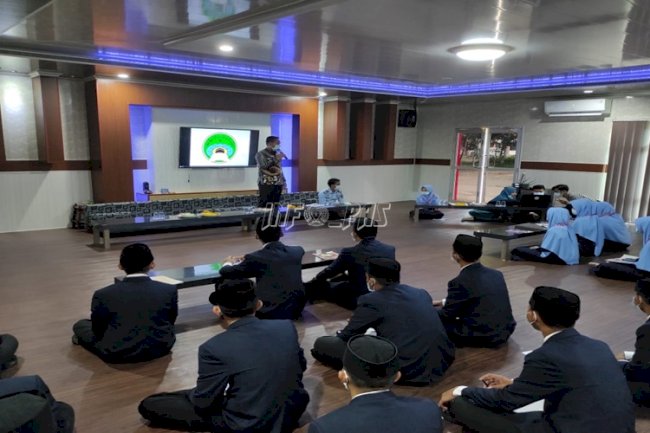 Berikan Pembekalan, Kalapas Rangkasbitung Tegaskan Peran Strategis Santri Latansa