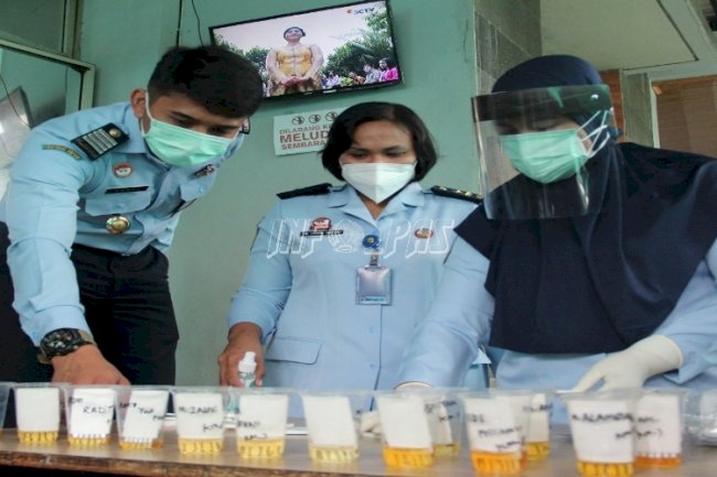Perang Terhadap Narkoba, WBP Rutan Cipinang Jalani Tes Urin