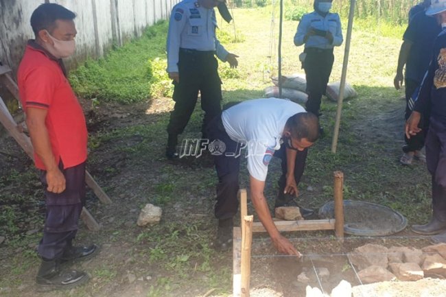 Peletakan Batu Pertama Tandai Pembangunan Peternakan Ayam di Lapas Piru