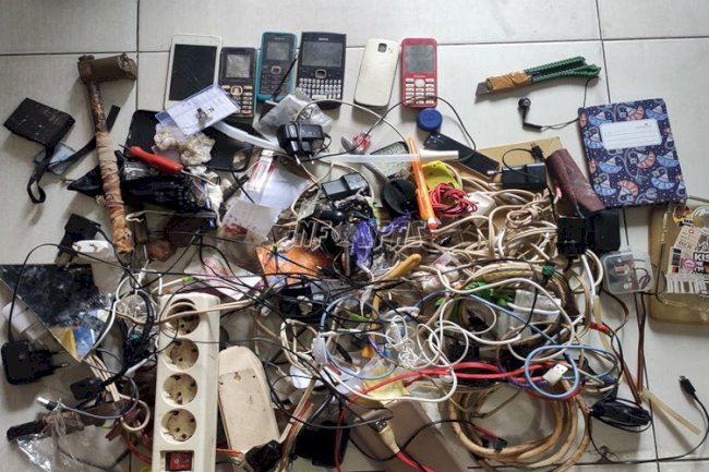 Berantas Barang Terlarang, Petugas Lapas Kendari Sidak Blok Hunian