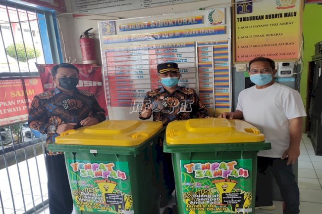 Lapas Muara Teweh Terima 7 Unit Tong Sampah 120 Liter