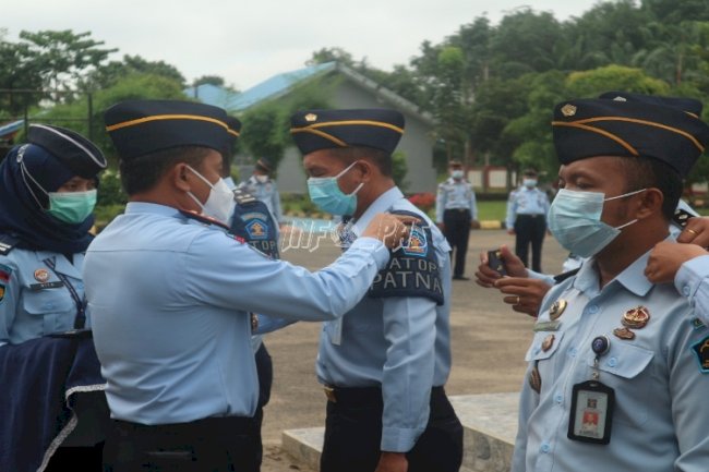 Tingkatkan Integritas Petugas, Kalapas Kukuhkan Satops Patnal LPN Karang Intan