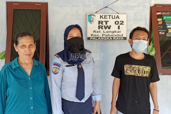 Klien Terkendala Transportasi, PK Bapas Palangka Raya Sambangi Rumah Klien