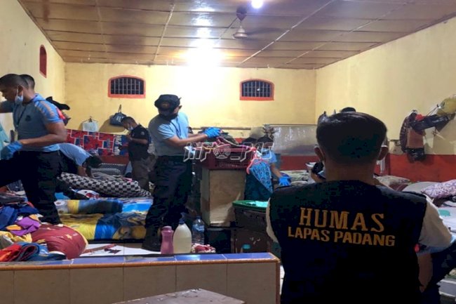 CPNS Lapas Padang Ikut Geledah Blok Hunian WBP