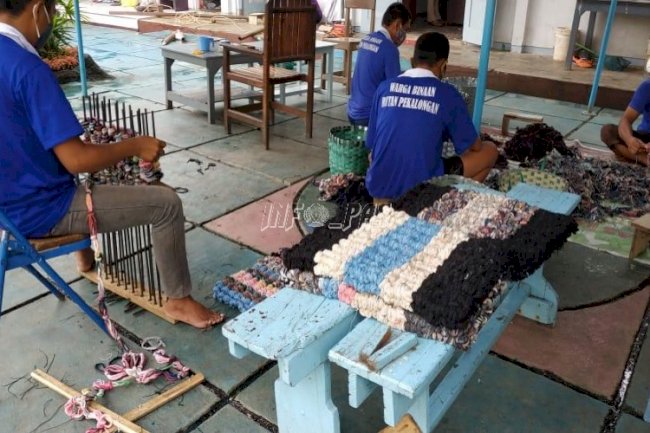 Keset Rajut Produk WBP Rutan Pekalongan Laris Manis di Pasaran